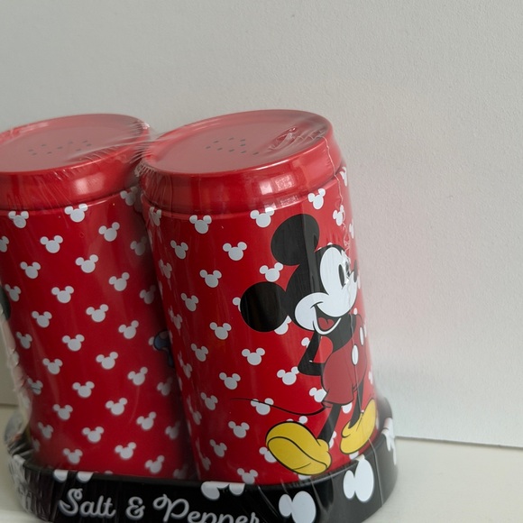 Disney Red Mickey and Minnie Shaker Set Salt & Pepper - Picture 11 of 13